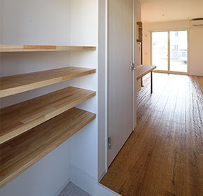 玄関にもこだわってます